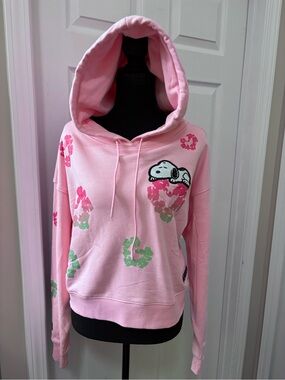 Freeze Max Peanuts Women's Pink Snoopy Cropped Pullover Hoodie